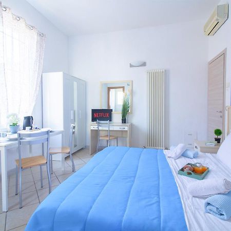 Athena Rooms - Parcheggio Privato Bologna Bagian luar foto