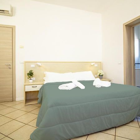 Athena Rooms - Parcheggio Privato Bologna Bagian luar foto