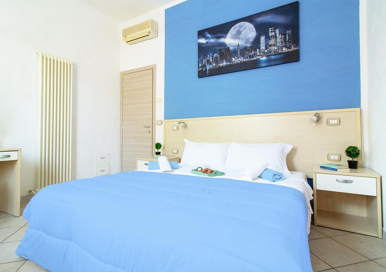 Athena Rooms - Parcheggio Privato Bologna Bagian luar foto