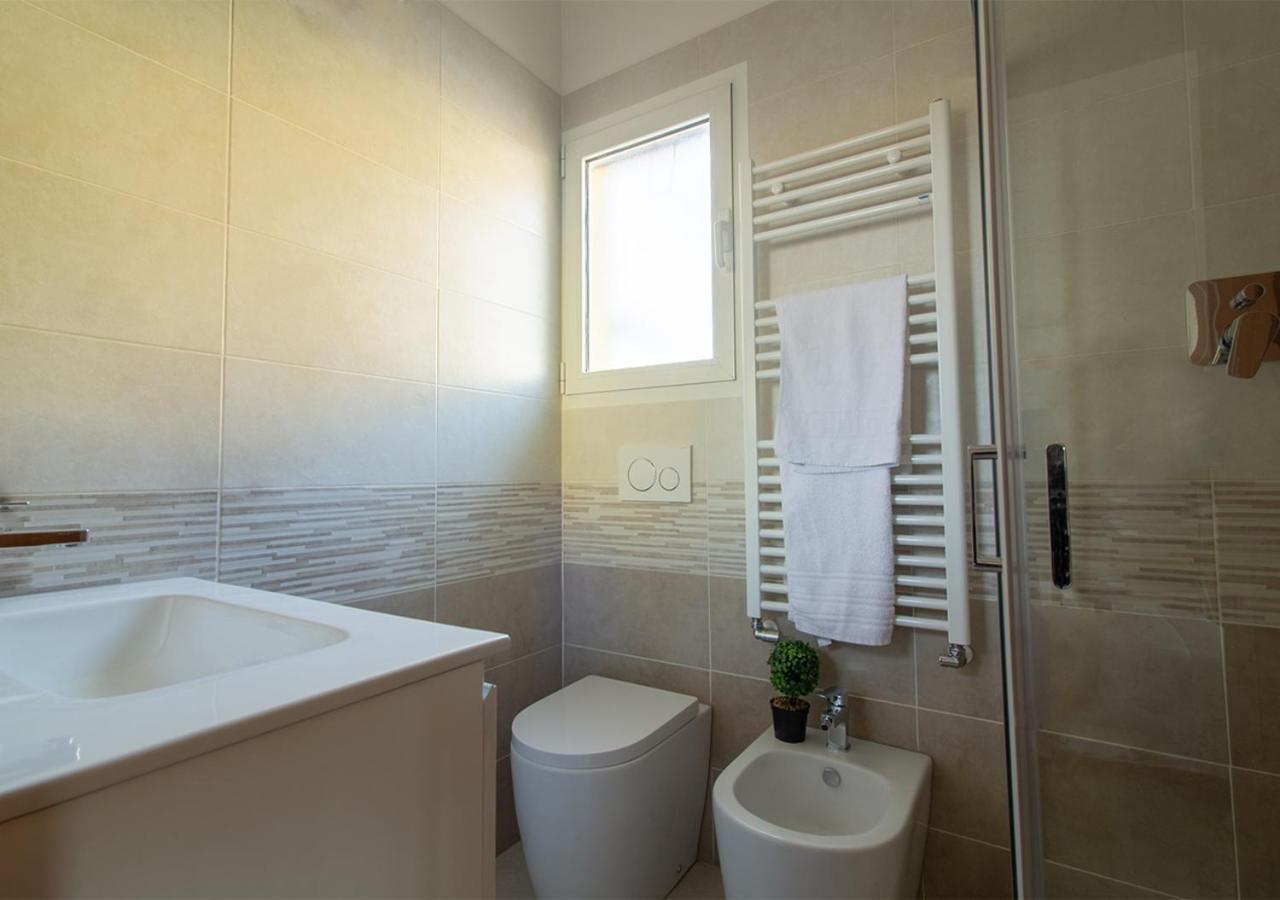 Athena Rooms - Parcheggio Privato Bologna Bagian luar foto