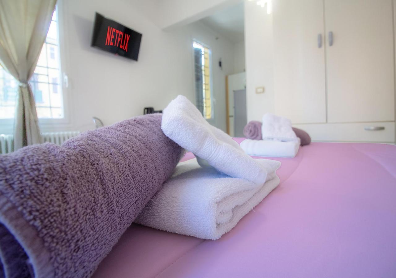 Athena Rooms - Parcheggio Privato Bologna Bagian luar foto
