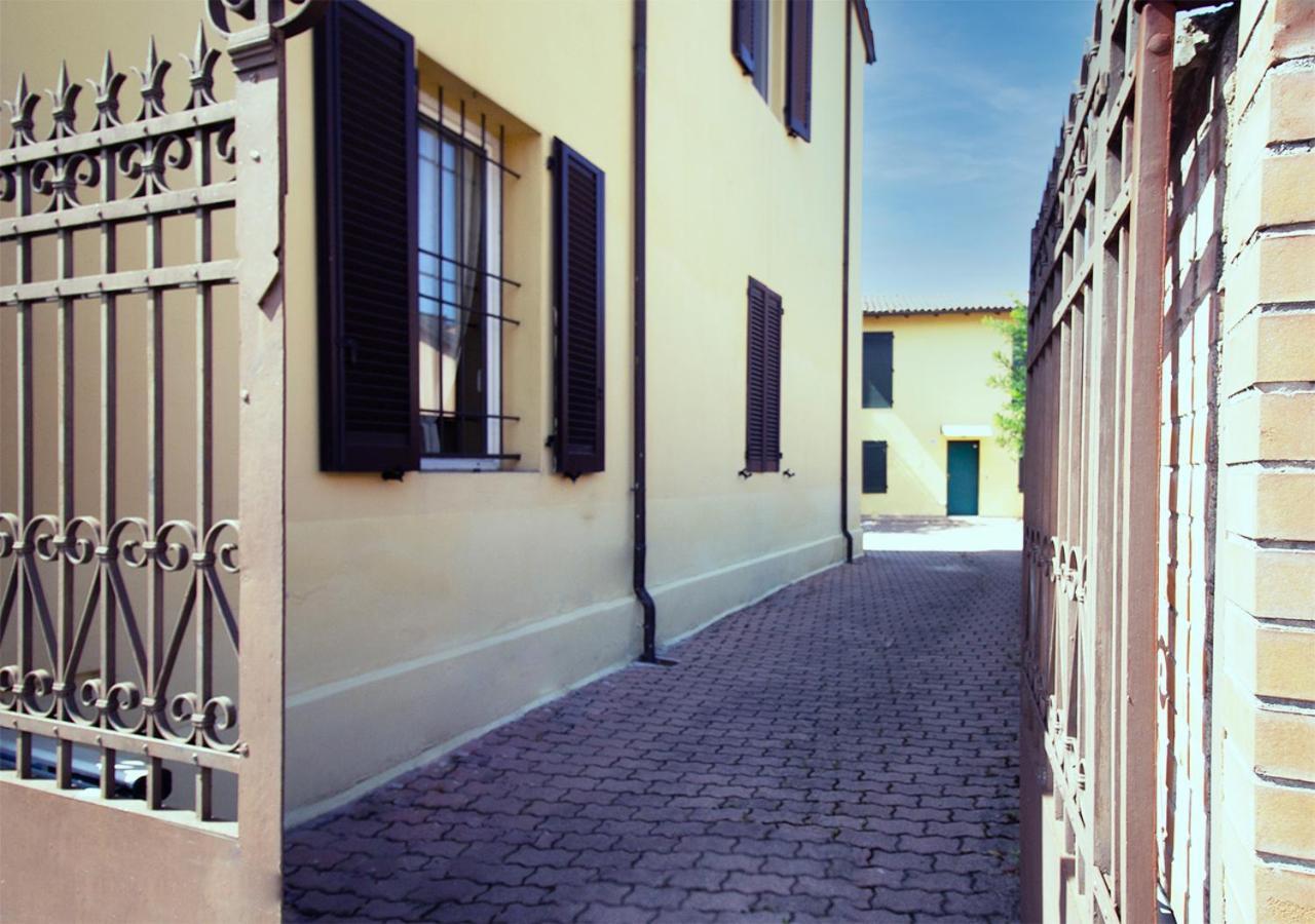 Athena Rooms - Parcheggio Privato Bologna Bagian luar foto