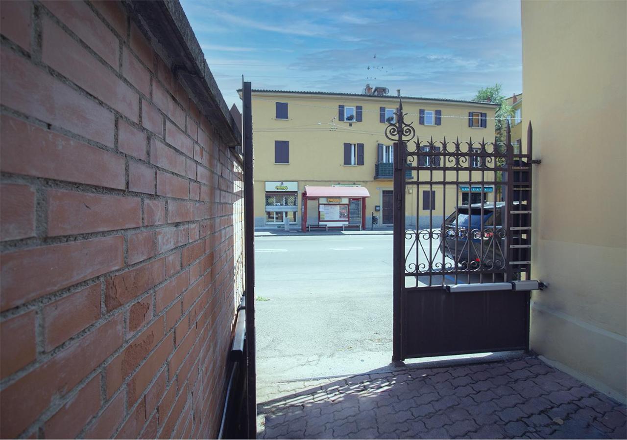 Athena Rooms - Parcheggio Privato Bologna Bagian luar foto