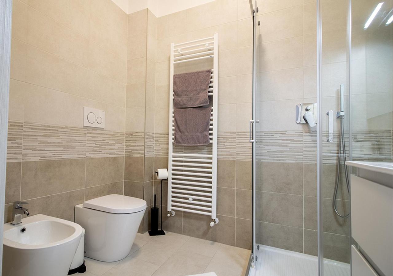 Athena Rooms - Parcheggio Privato Bologna Bagian luar foto