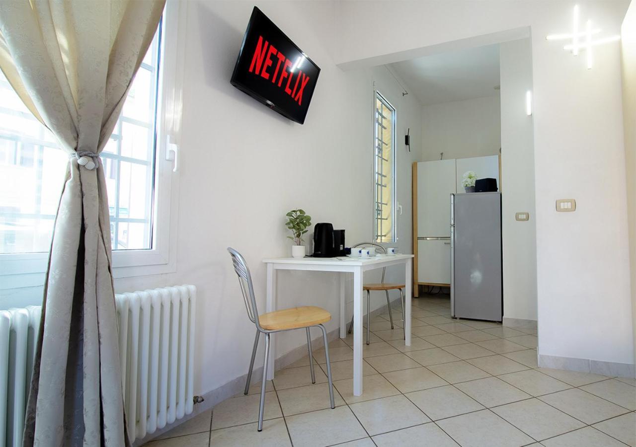 Athena Rooms - Parcheggio Privato Bologna Bagian luar foto
