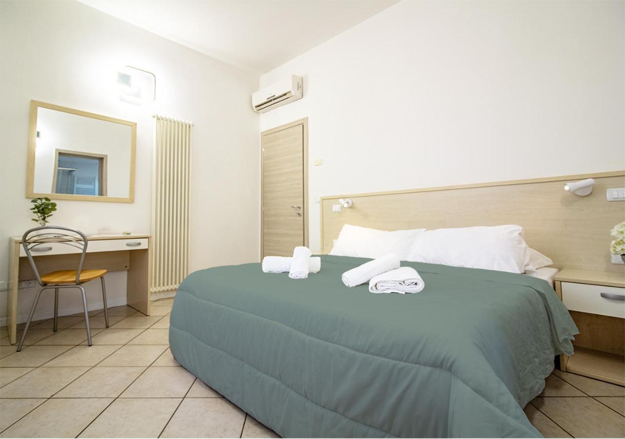 Athena Rooms - Parcheggio Privato Bologna Bagian luar foto