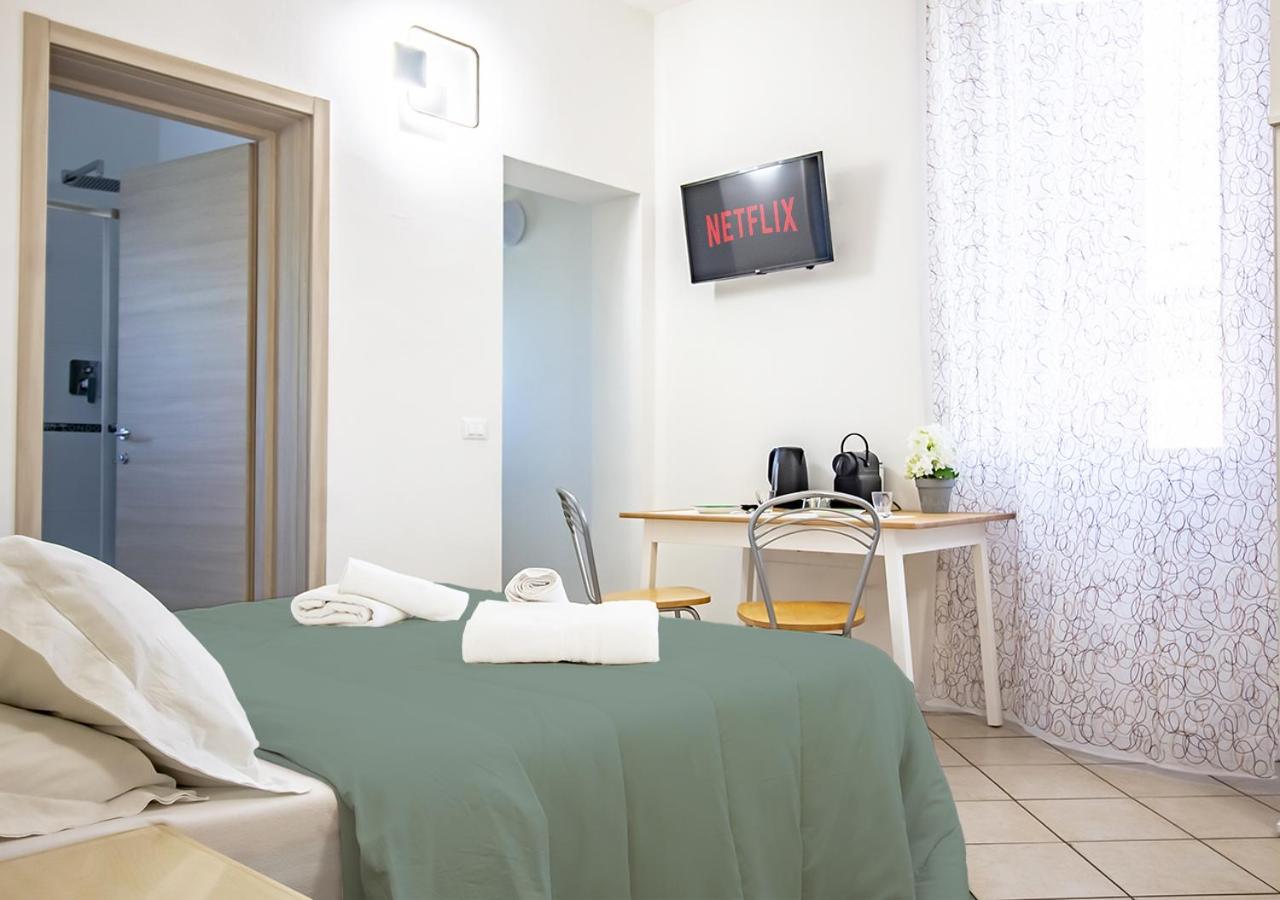 Athena Rooms - Parcheggio Privato Bologna Bagian luar foto